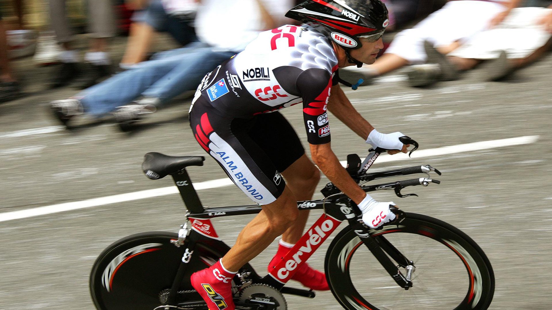 “2025世界运动会:高新体育中心健力赛事精彩纷呈,选手激情四溢”